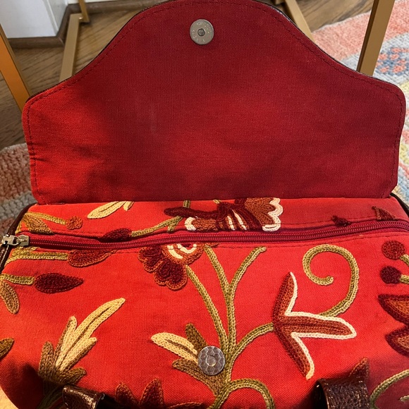 Soffi’s The Luxury Collection. Red crewel embroidery handbag. - Picture 2 of 5